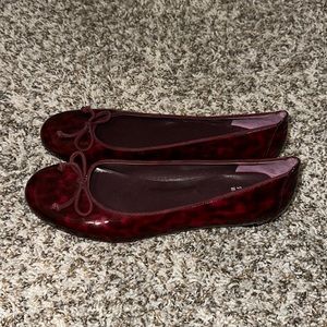 Burgundy slip on Stuart Weitzman size 9.5 new with no box with bow